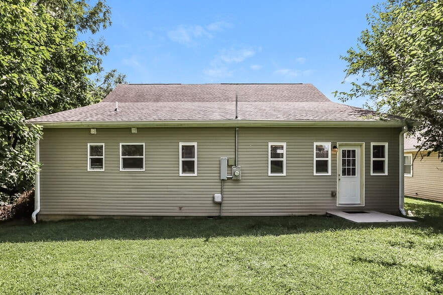 Building Photo - 8814 W Terrace Ave