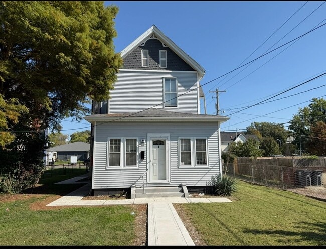 Building Photo - 931 SE 8th St