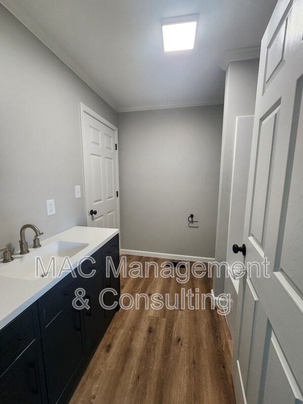 Building Photo - 4680 S Grundy Quarles Hwy