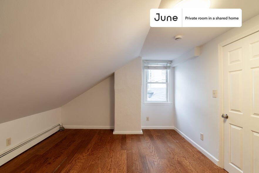 Primary Photo - Private bedroom in 4 bed/4 bath Home