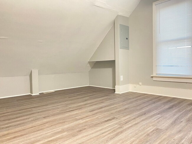 Building Photo - Updated 4 bed 2 bath house right in the heart of Benson.