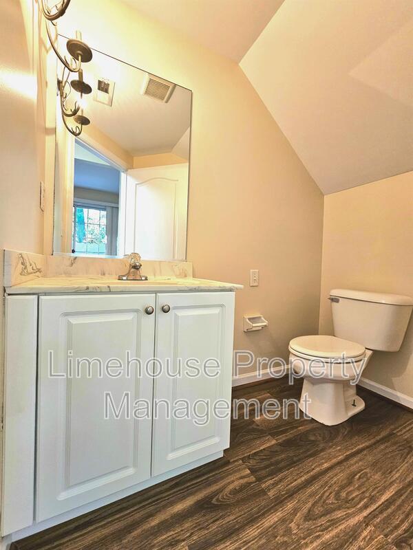 Building Photo - 5260 Elston Ln