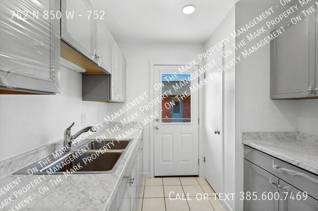 Building Photo - 752 N 850 W St