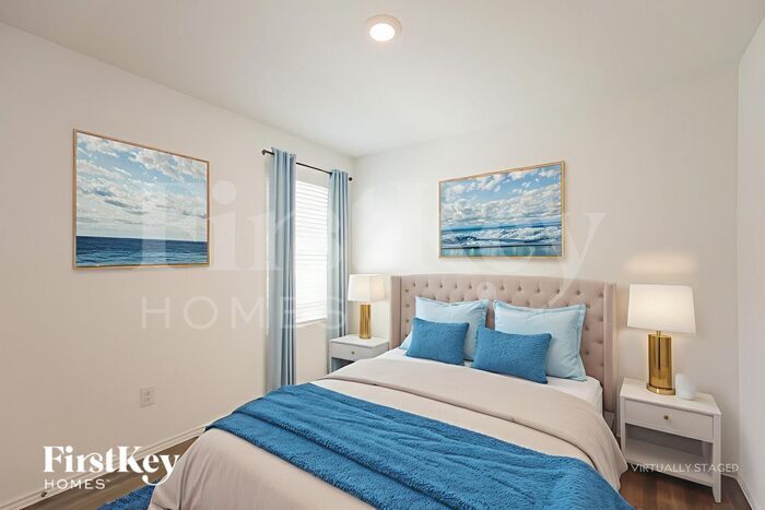 Building Photo - 2424 Lake Hls