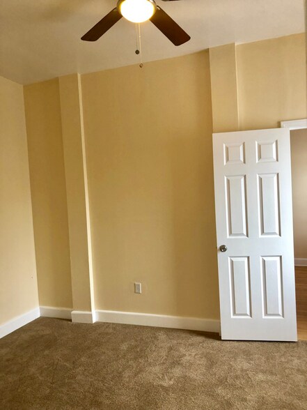 Building Photo - 145 Magnolia St