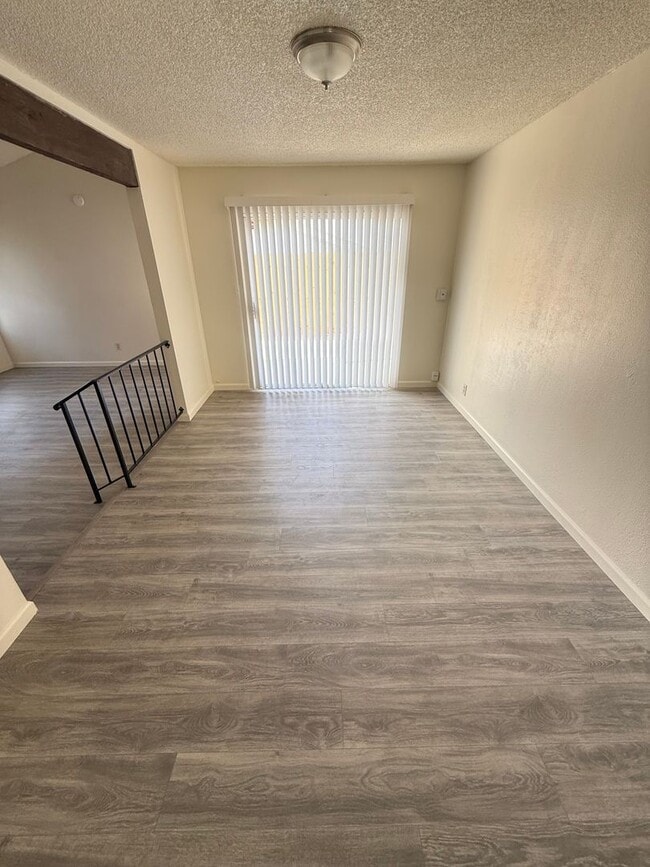 Building Photo - Spacious 4-Bedroom Home in Northeast Bakersfield
