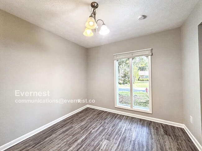 Building Photo - 1327 Chablis Ct N