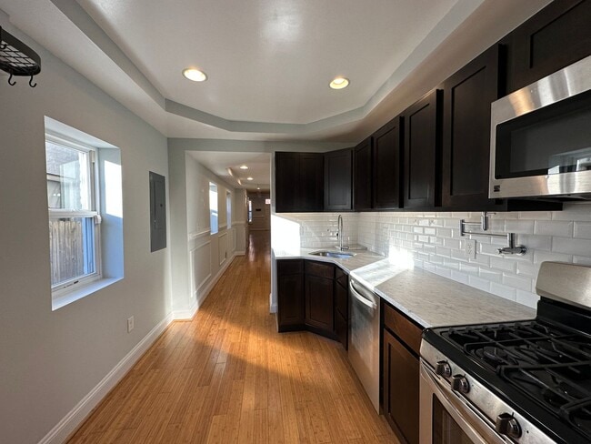 Building Photo - Charming 3 Bedroom/2.5 Bathroom Townhome in Fells Point, Baltimore, MD!