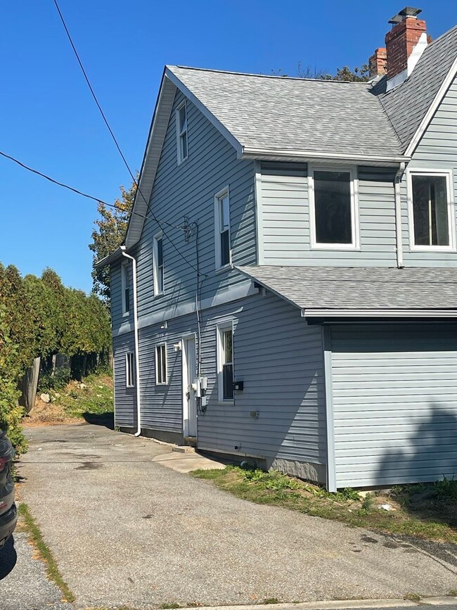 Primary Photo - Twin Home in Marshallton Area