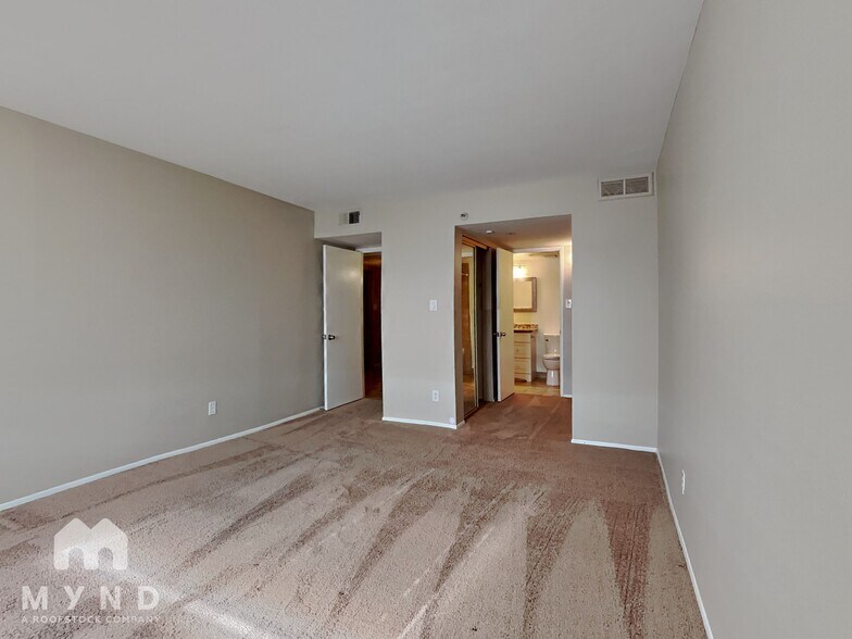 Building Photo - 7850 E Camelback Rd