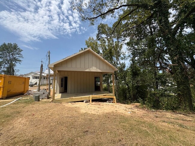 Building Photo - 1215 Rogers Rd