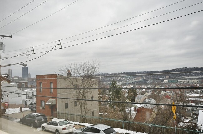 Building Photo - South Side 3BR - Simple, Solid, Ready