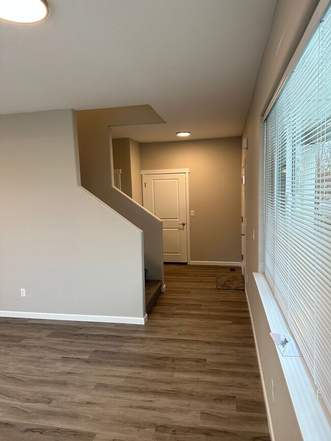 Building Photo - 418 /201 Duplex