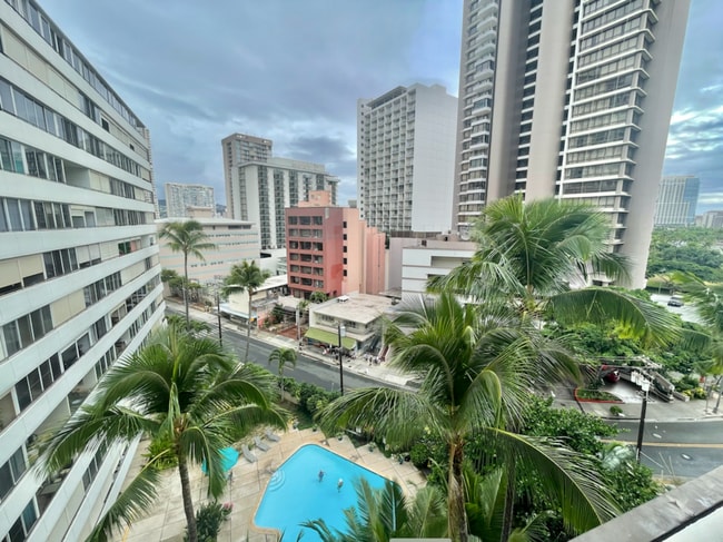 Building Photo - 425 Ena Rd