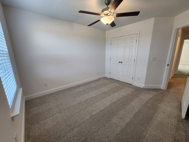 Building Photo - Gorgeous New Construction Home in Lebanon'...