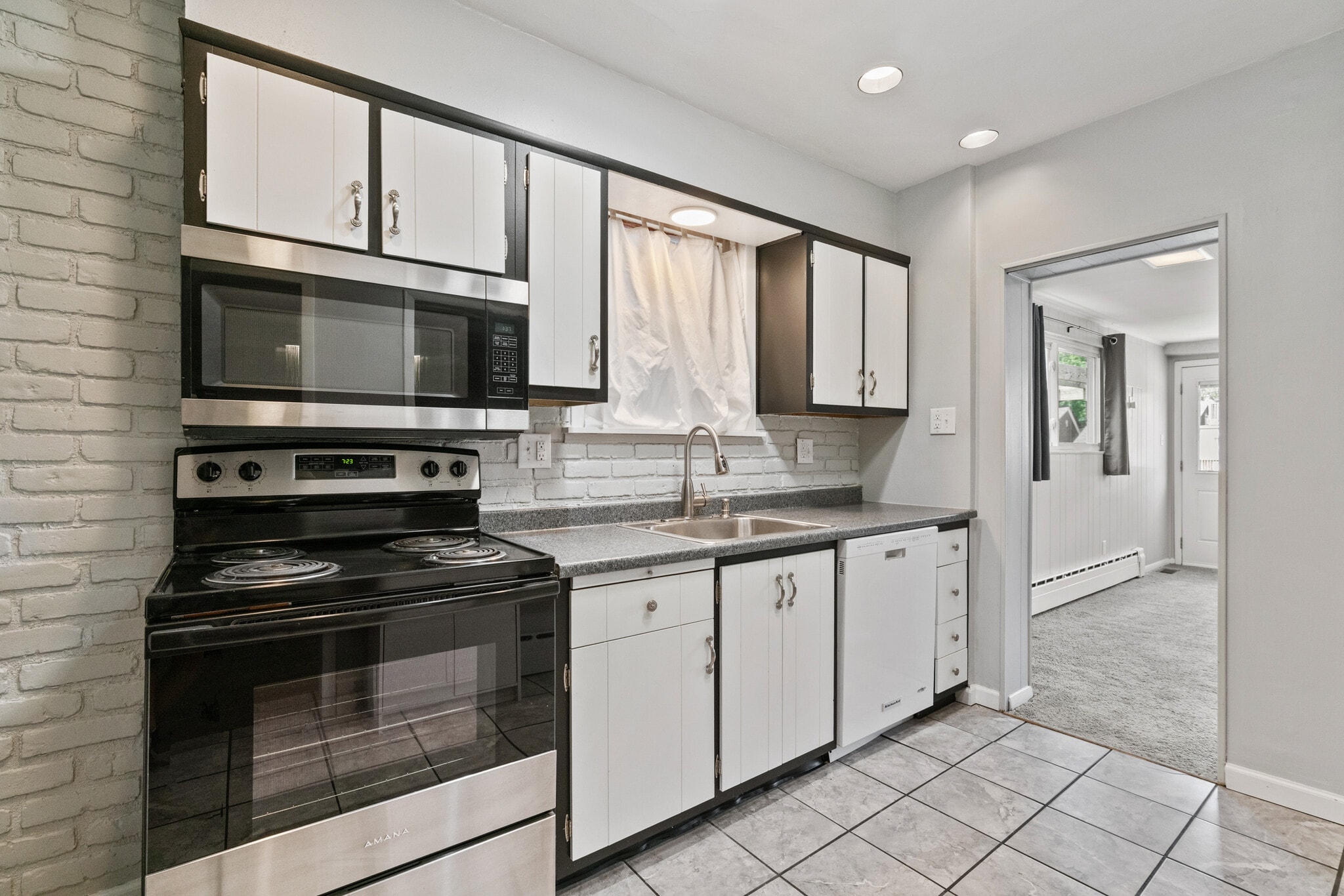 Building Photo - 6361 Waldron St