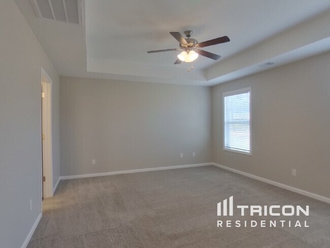 Building Photo - 211 Savannah Hills Dr