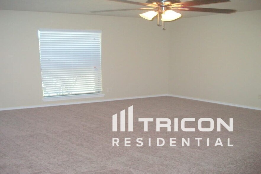 Building Photo - 9215 Sophora Dr