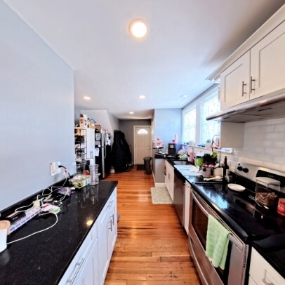 Building Photo - 18 Martin St