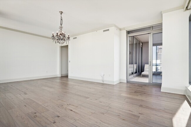 Building Photo - 3344 Peachtree Rd