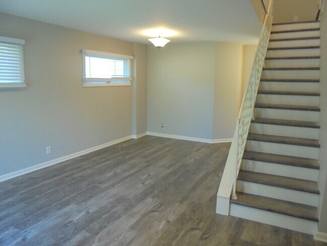 Building Photo - 1434 Walnut Dr