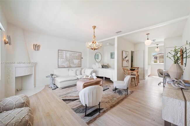 Building Photo - 750 Española Wy