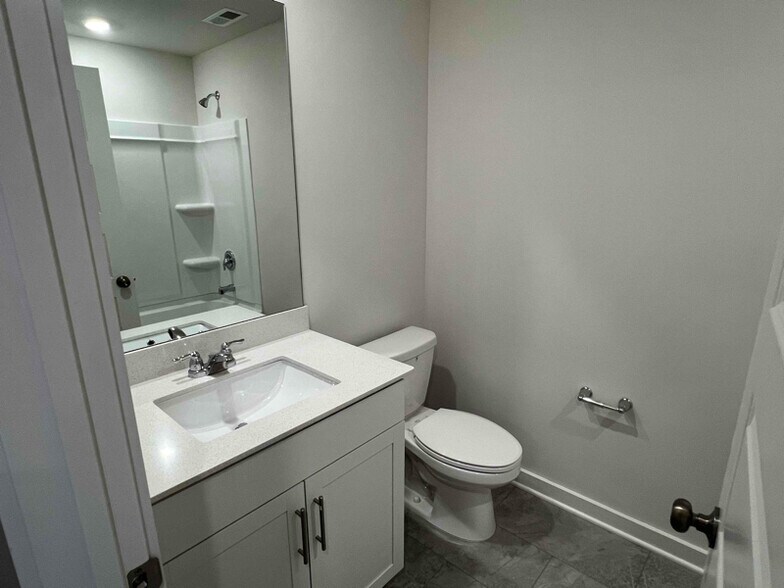 Building Photo - 145 Rising Ln