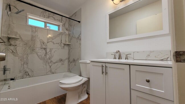 Building Photo - 5149 Paseo Las Palmas