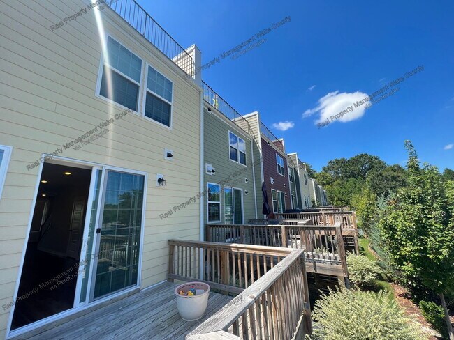 Building Photo - 445 Rally Point Pl
