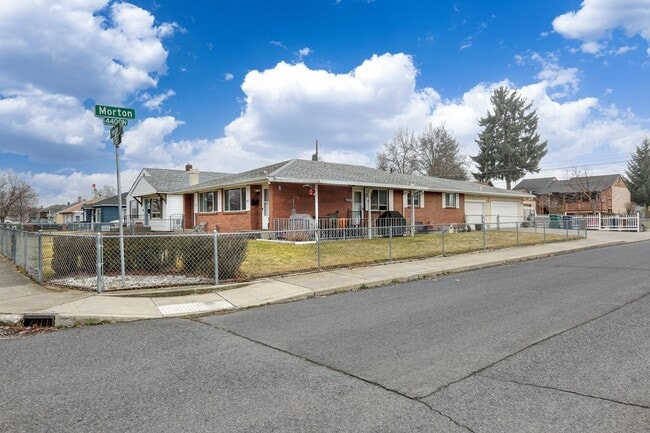 Building Photo - 1206 E Heroy Ave