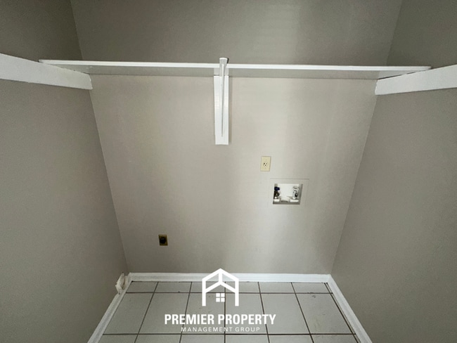 Building Photo - Charming 2BR/2.5BA Townhome | Dual Primary Suites, Fireplace & Fenced Yard