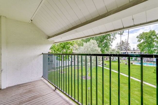 Building Photo - Top Floor Unit - Balcony - Elevator Access - Community Pool & Tennis Court