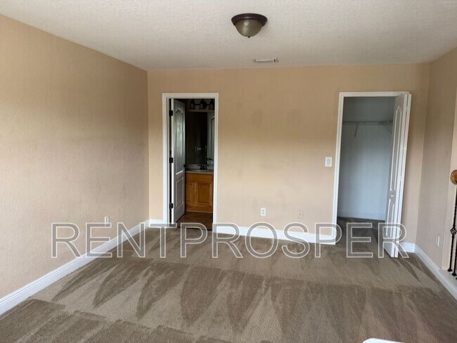 Building Photo - 3725 S Lake Orlando Pkwy