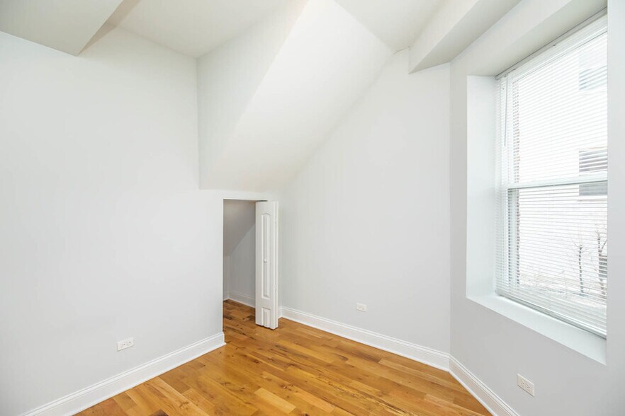 Building Photo - 1503 N Talman Ave