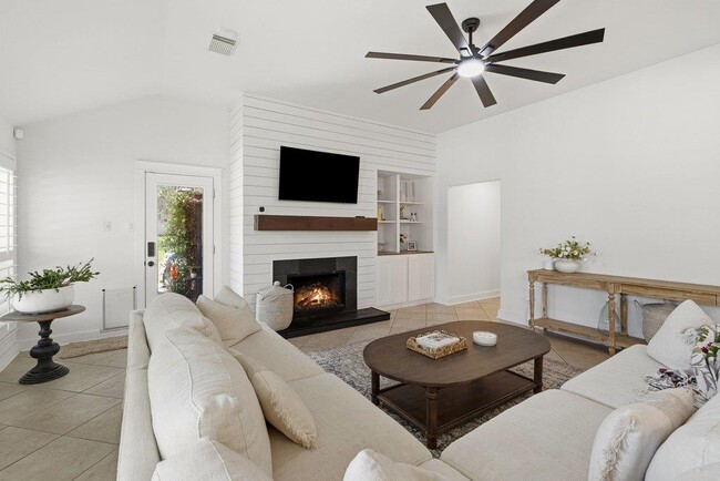 Building Photo - 4253 Canyon Glen Cir