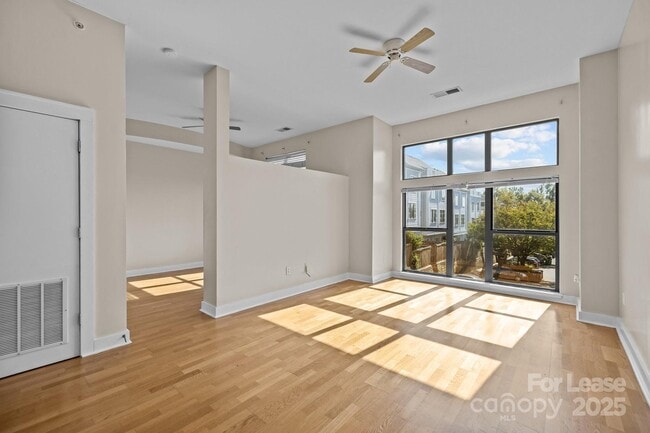 Building Photo - 708 N Davidson St