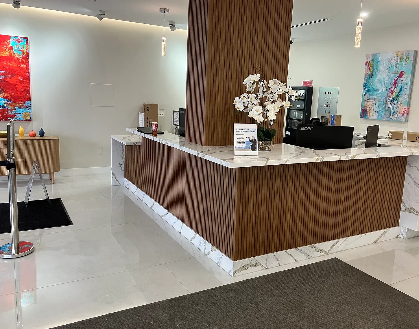 Lobby - 2401 S Ocean Dr