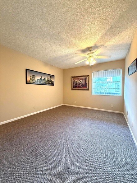 Building Photo - 894 Flanders S