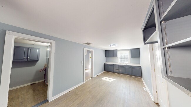 Building Photo - 3 Bedrooms, Newly updated!