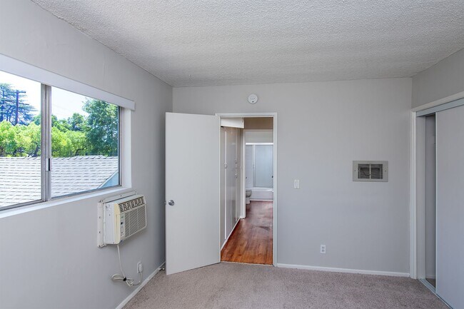 Interior Photo - mou734