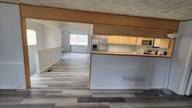 Building Photo - 655 Robinwood Dr