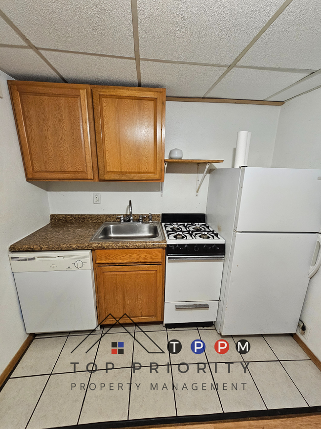 Building Photo - 1 Bedroom | 1 Bathroom Lower Level Apartme...