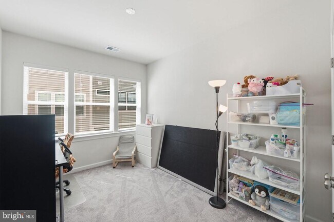 Building Photo - 16122 Columbus Ave