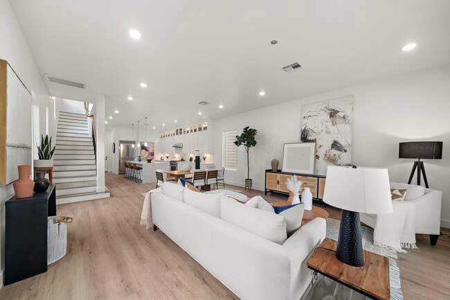 Building Photo - 406 E 33rd St