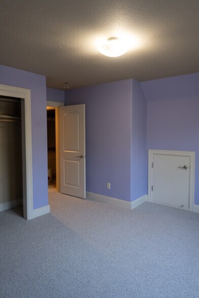 Building Photo - 15550 SW Cynthia Ln