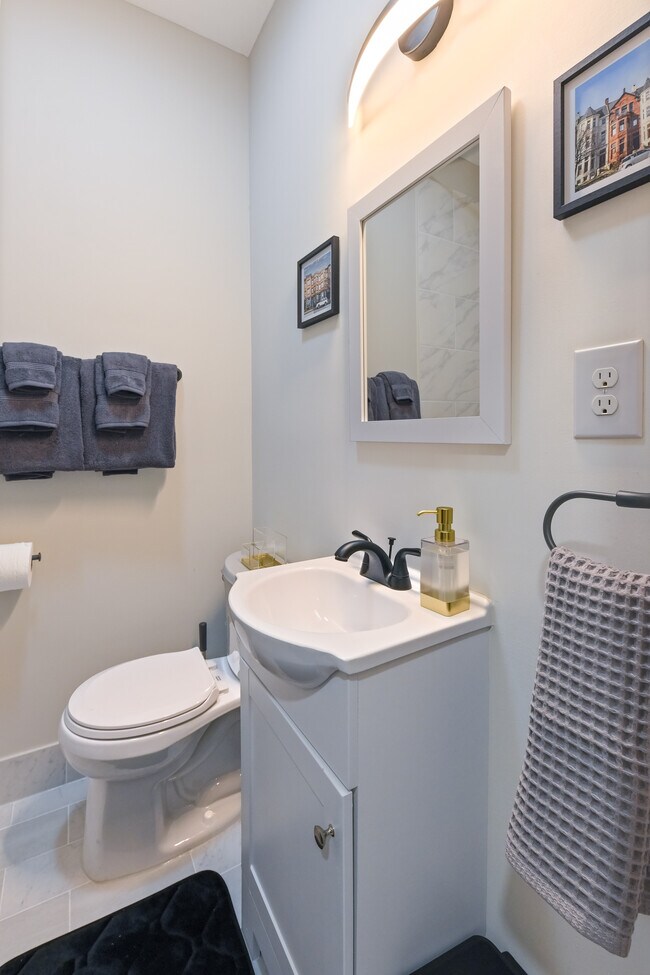 Building Photo - 3022 Auchentoroly Ter