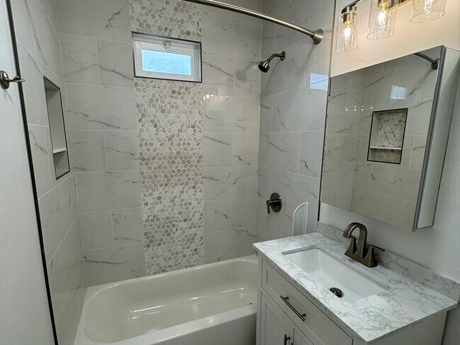 Building Photo - 630 Metropolitan Ave