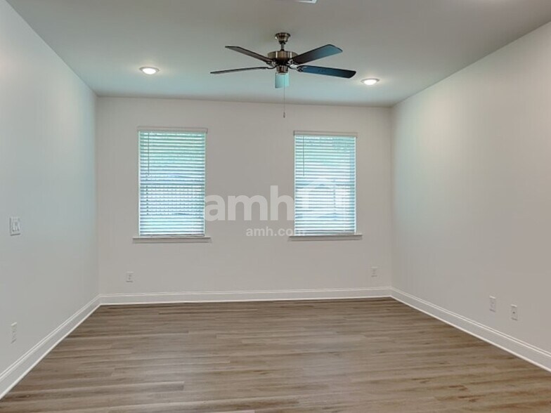 Building Photo - 1675 Soapstone Rd