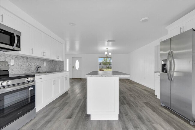 Building Photo - 644 Bonita Ct