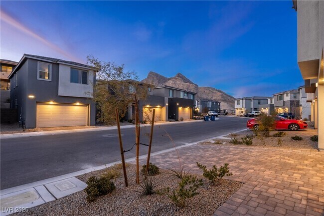 Building Photo - 1592 Pacific Baza St